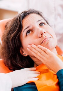 Woman talking to dentist about tooth pain